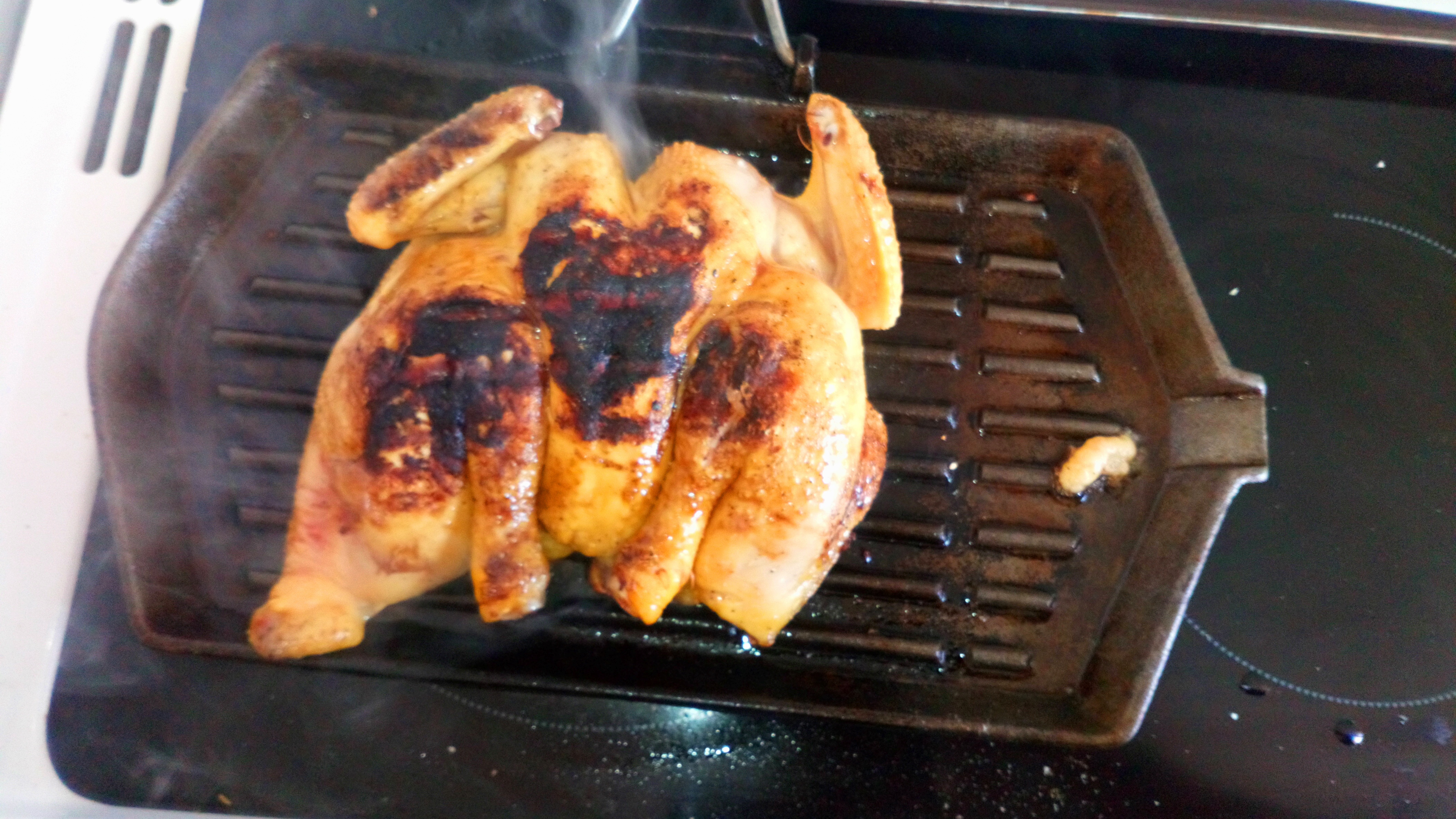 Préchauffer le four à 180 °quand c'est le 2ème coquelet qui grille. Preheat the oven at 356° once you start grilling te second cockerel
