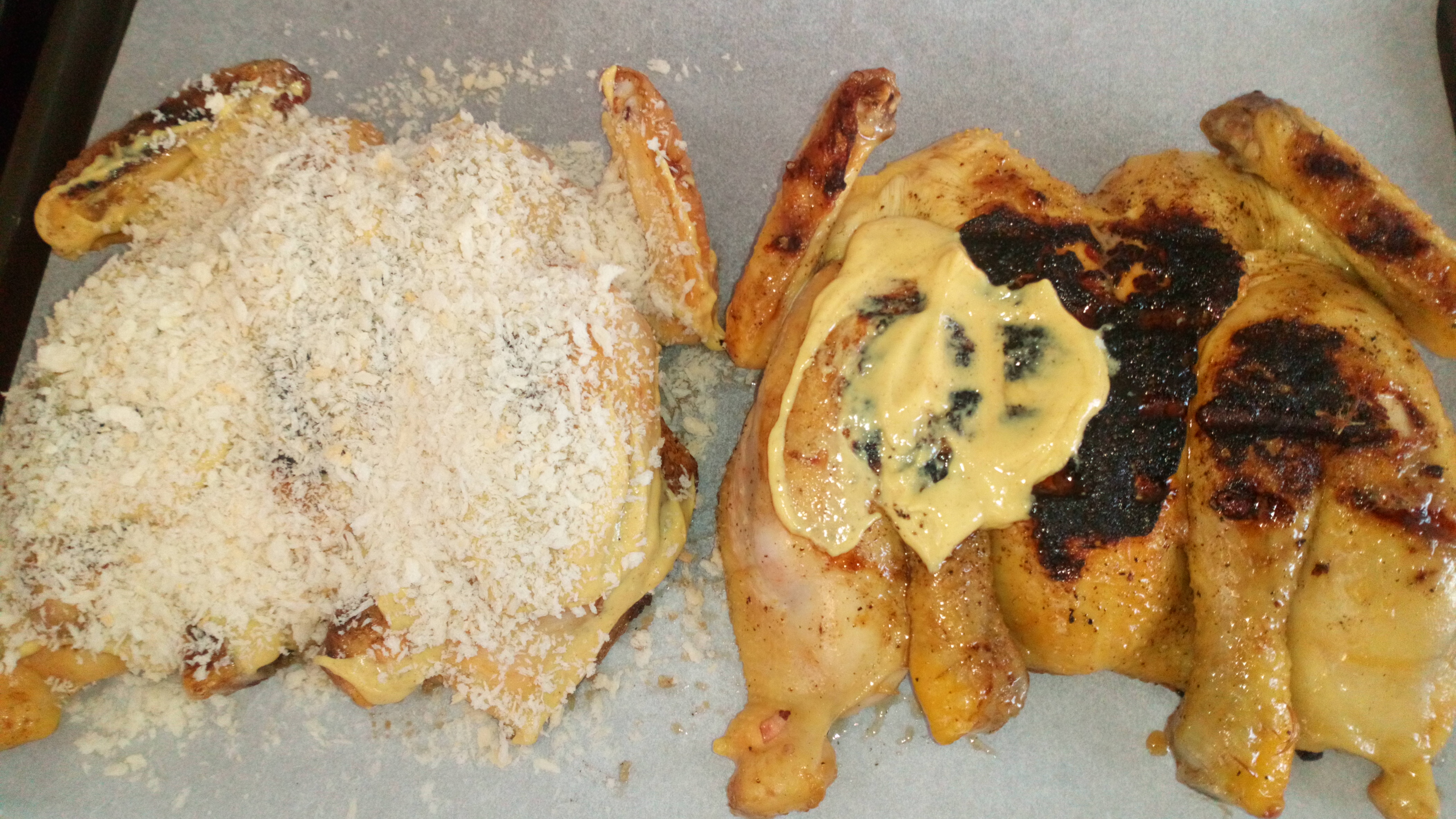 Une fois les deux coquelets grillés, les enduire de moutarde .Once both young cockerels roasted, to coat them with mustard