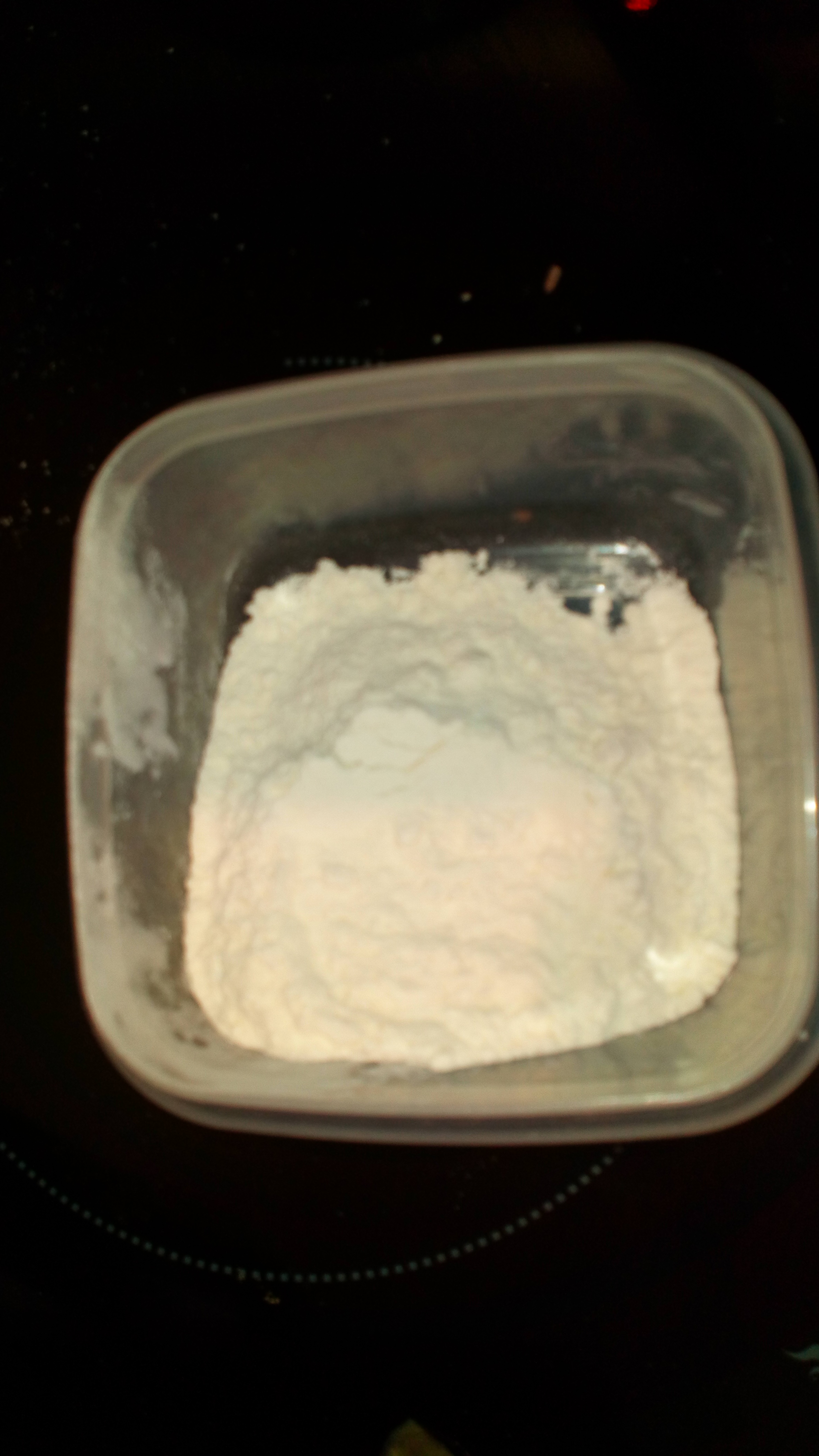 Peser 40 gr de farine. Weigh 1.42 Oz flour