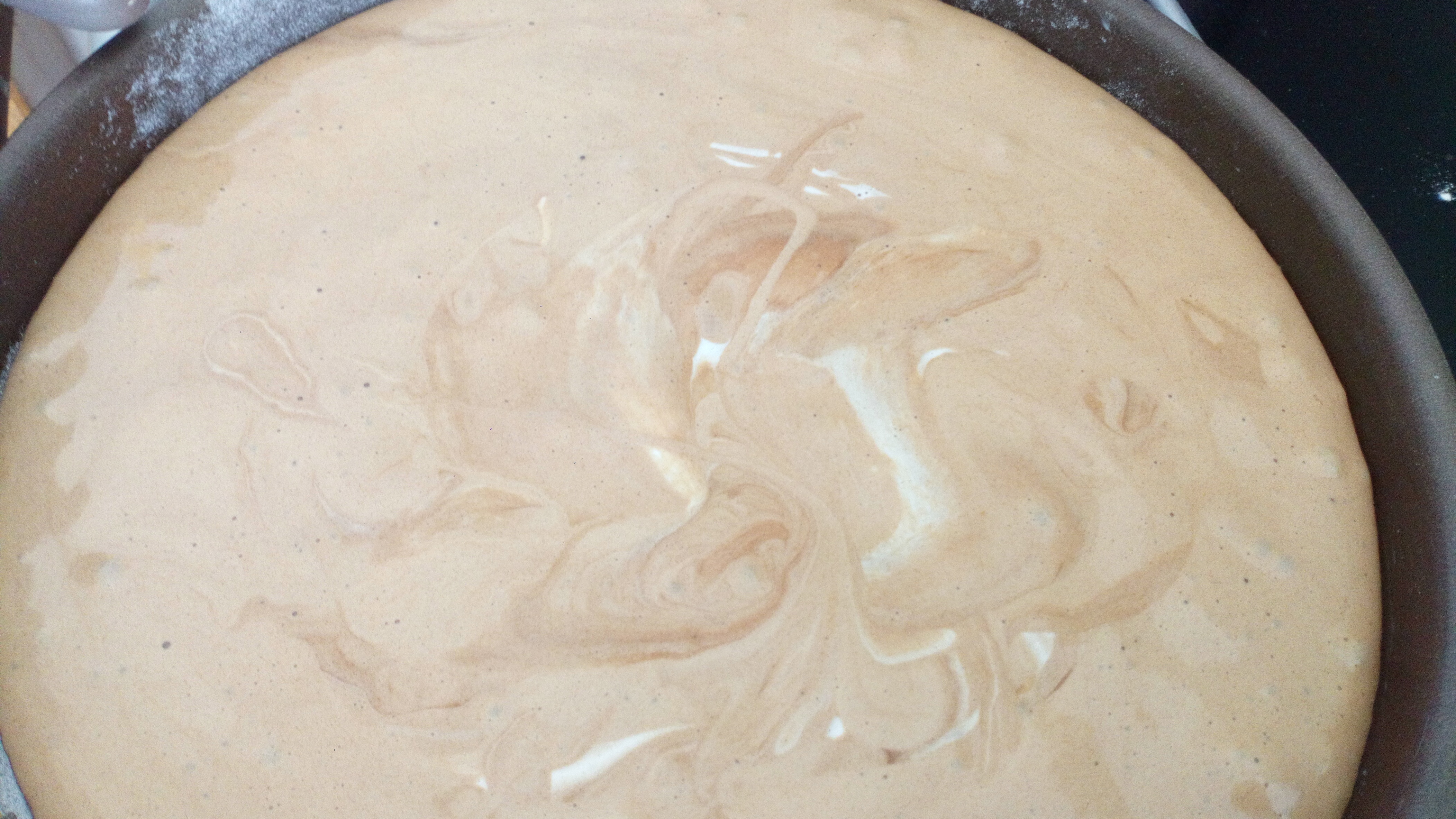 Verser dans le moule à génoise beurré et fariné. Cuire au four 25 minutes. Attention la préparation monte pas mal. Pour in the mould buttered and floured