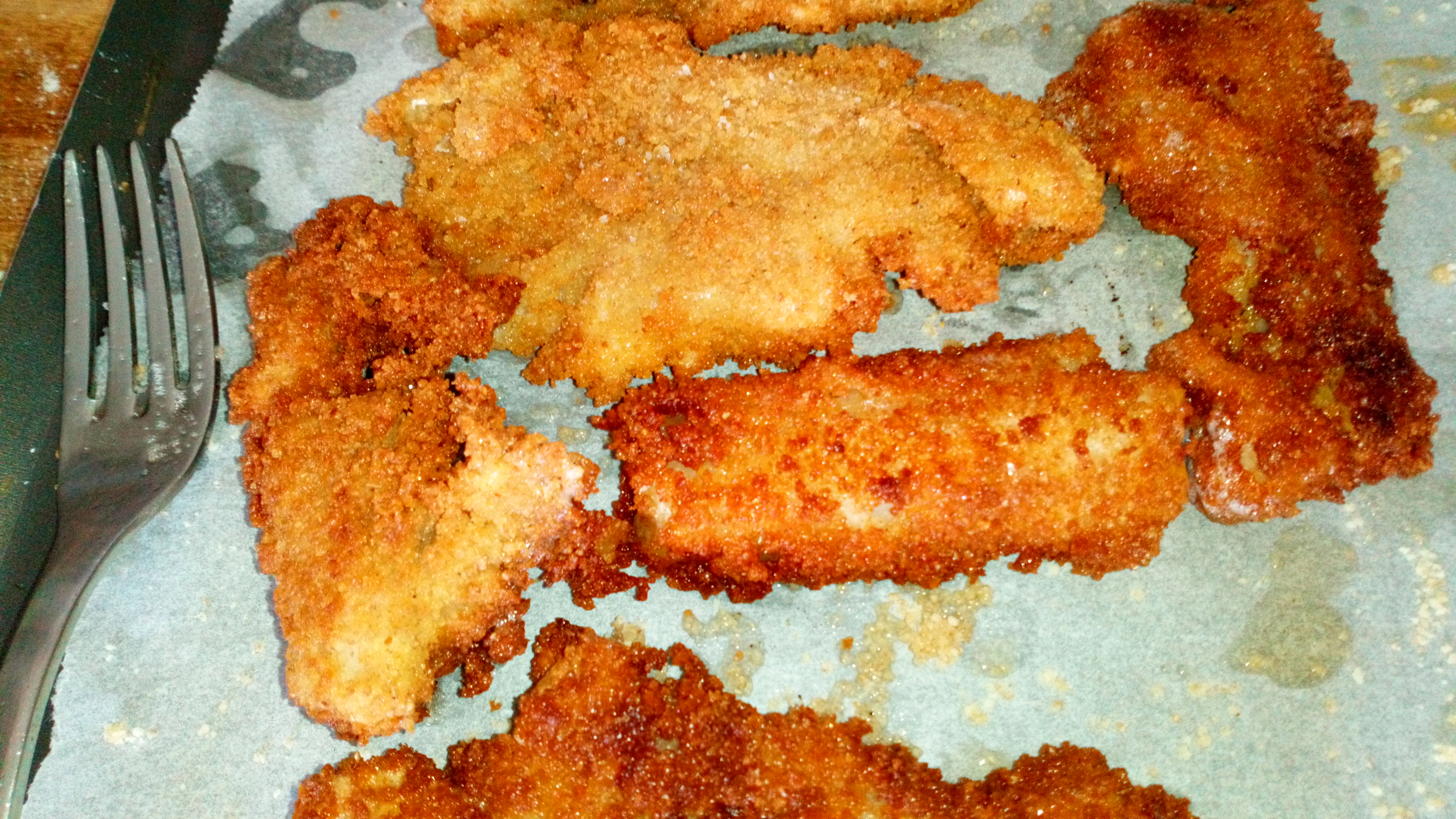 Le temps de frire le poisson, ouvrir les pains, et mettre des tranches de cheddar, mettre au four. While you fry , open breads and put slice of cheddar, Put on bake sheet, the bread open.