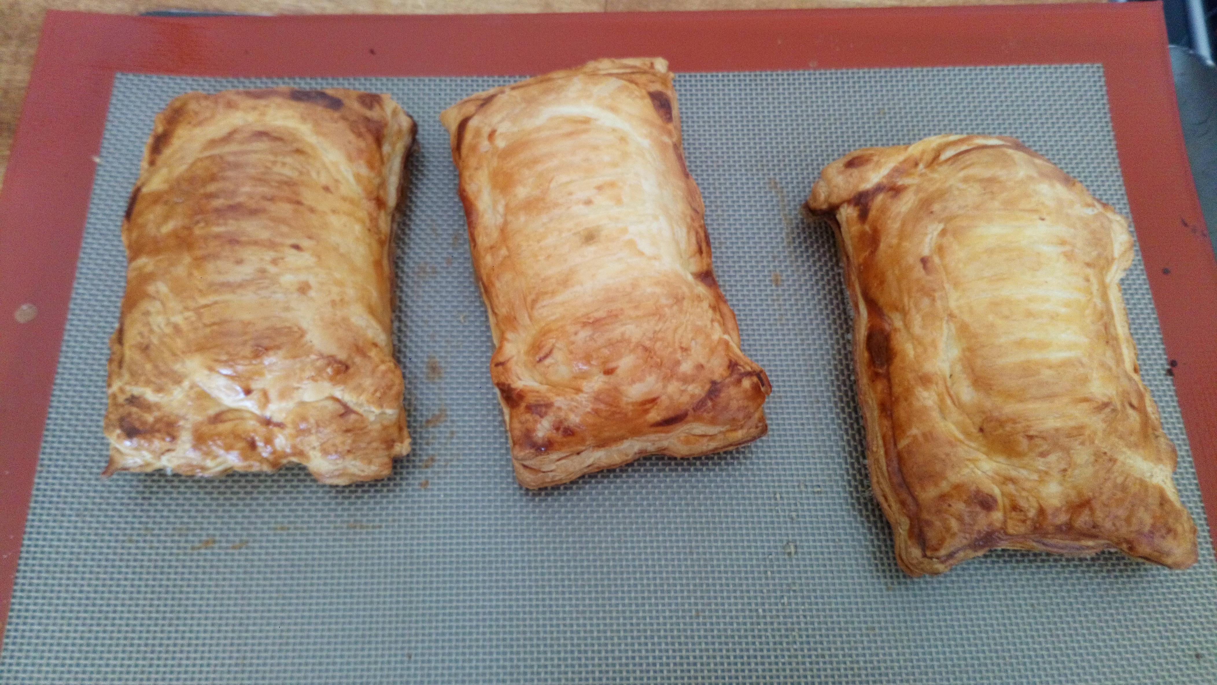 Enfourner à four préchauffer à 200 degré, et cuire 25 minutes. Servir avec une salade, et déguster. Put in the oven preheat in 200 degrees, and cook 25 minutes. Serve with a salad, and enjoy tasting.