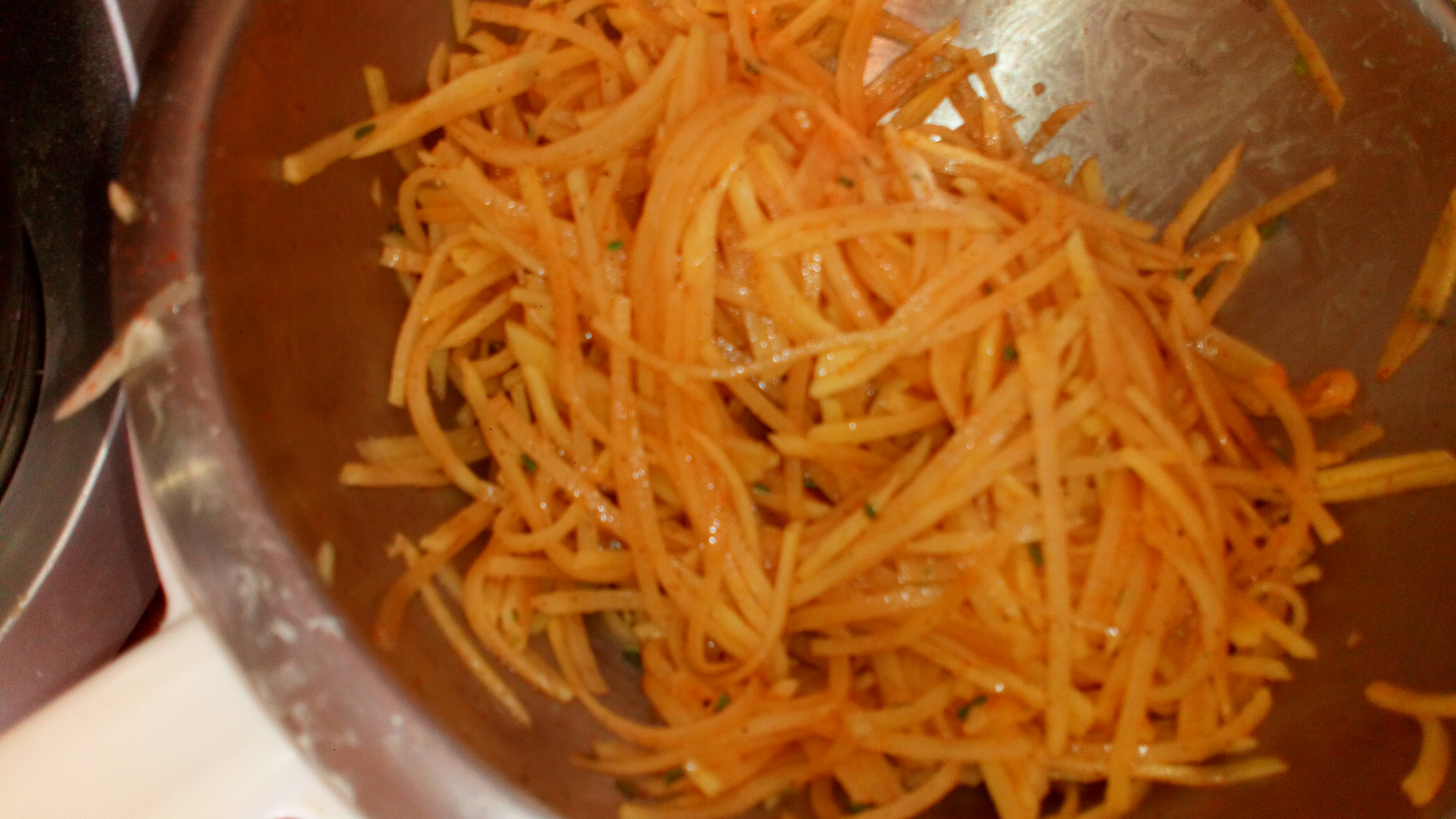 Bien remuer à la main avec un gant hygiènique. Well stir with hand, with hygienic glove