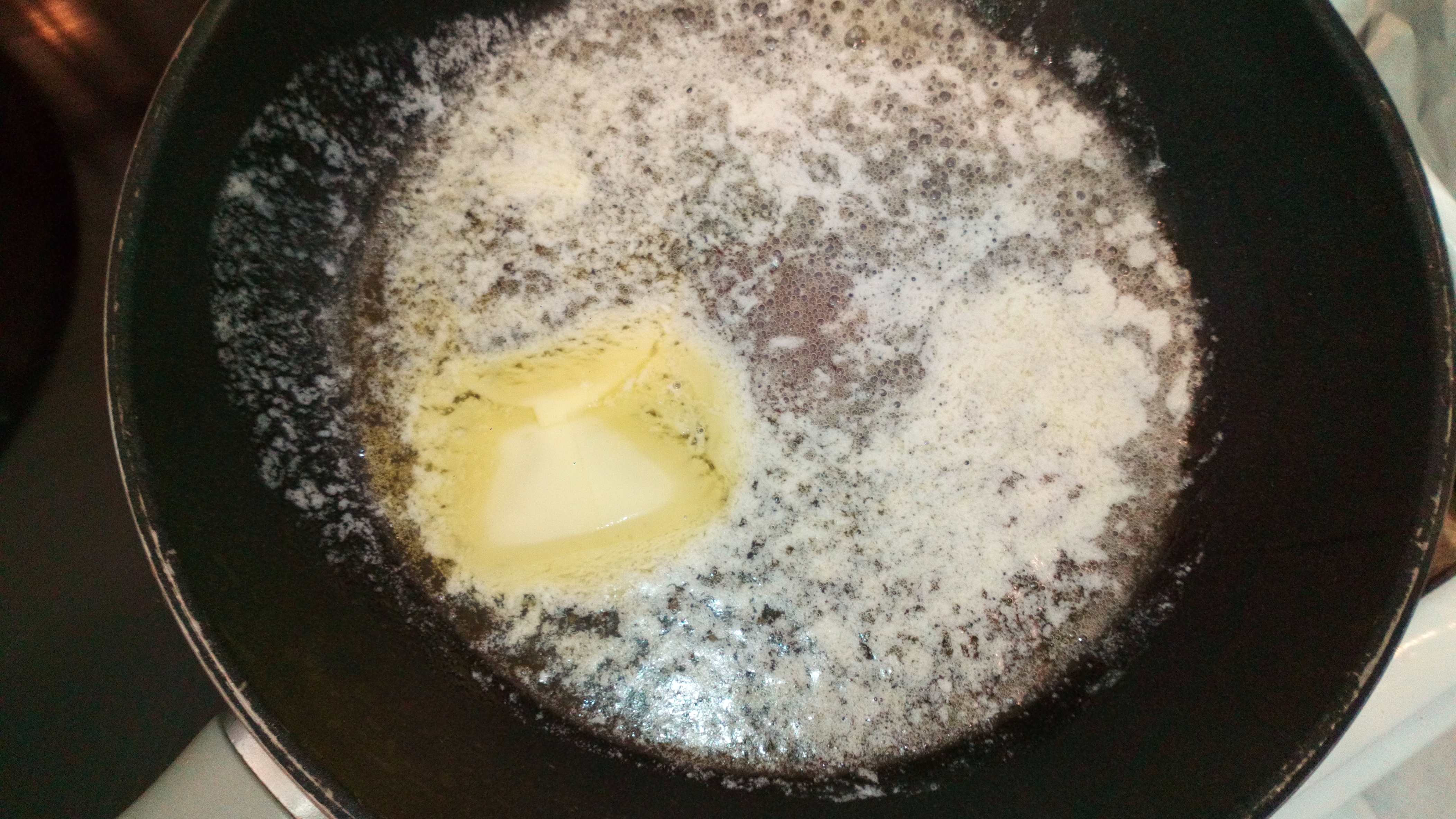 Préchauffer le four à 180 ° c .Fondre du beurre dans une poêle de 20 cm 3/4 puissance Pre heat oven at 356 ° F. Melt butter in 20 cm size frying pan,; 3/4 power of burner