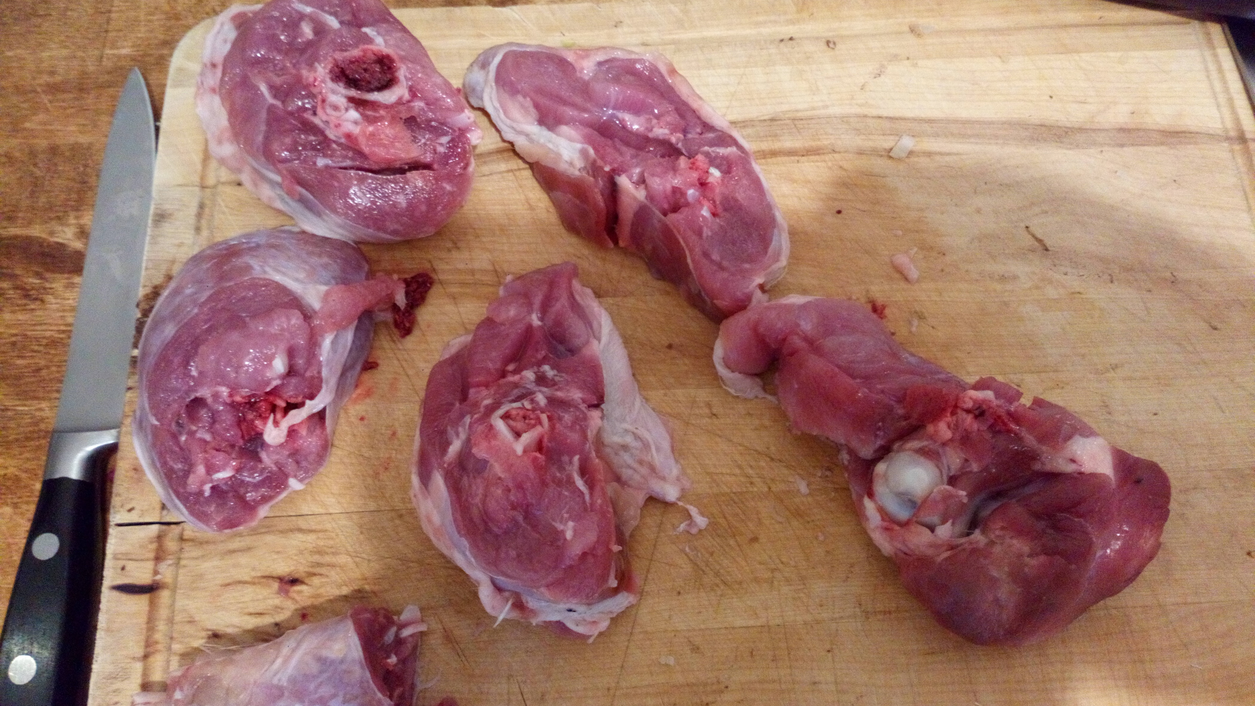 Votre osso bucco est prêt à cuire. Your osso bucco is ready to cook