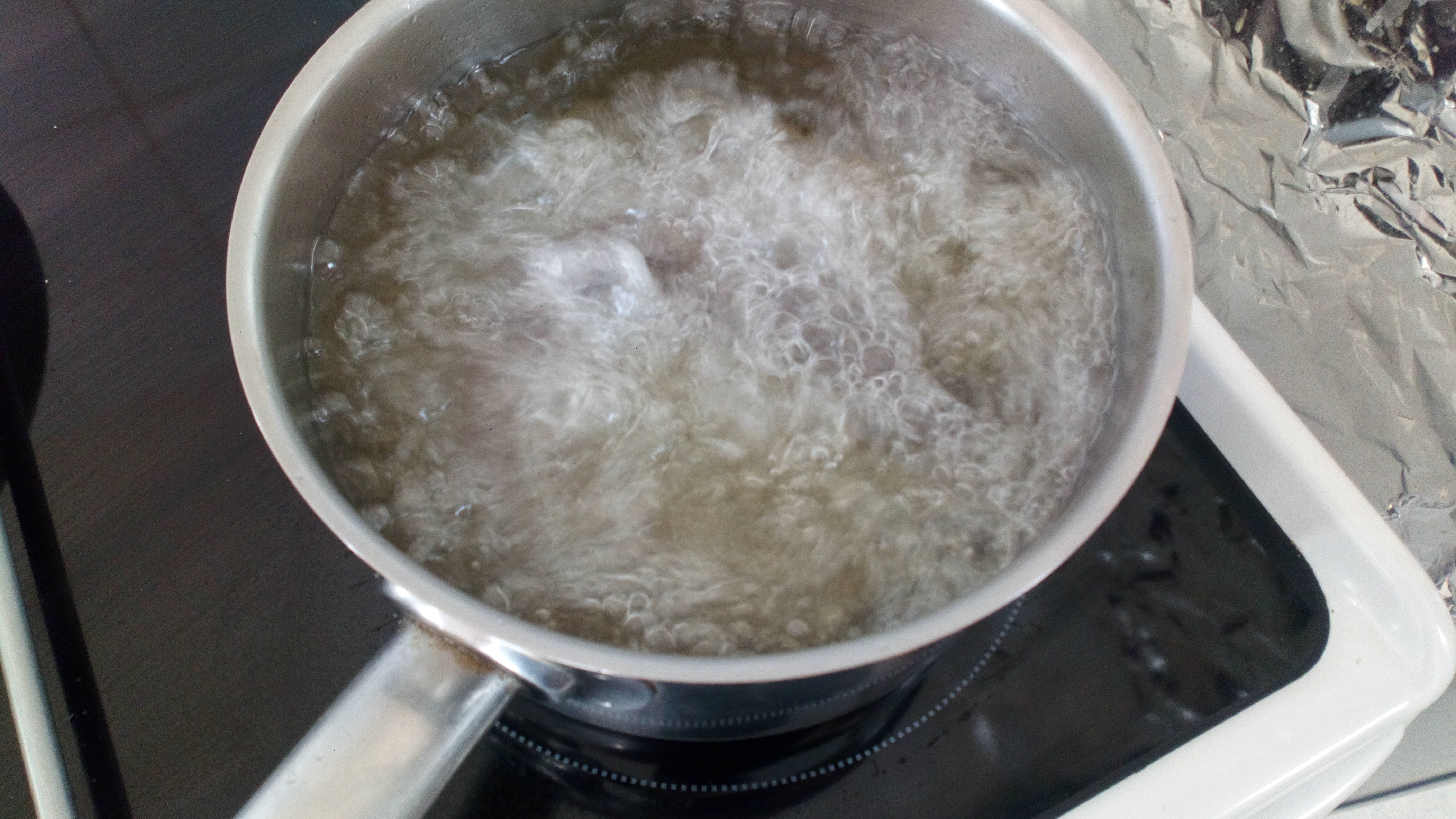 Plonger le merlan et le laisser frire 1 minute