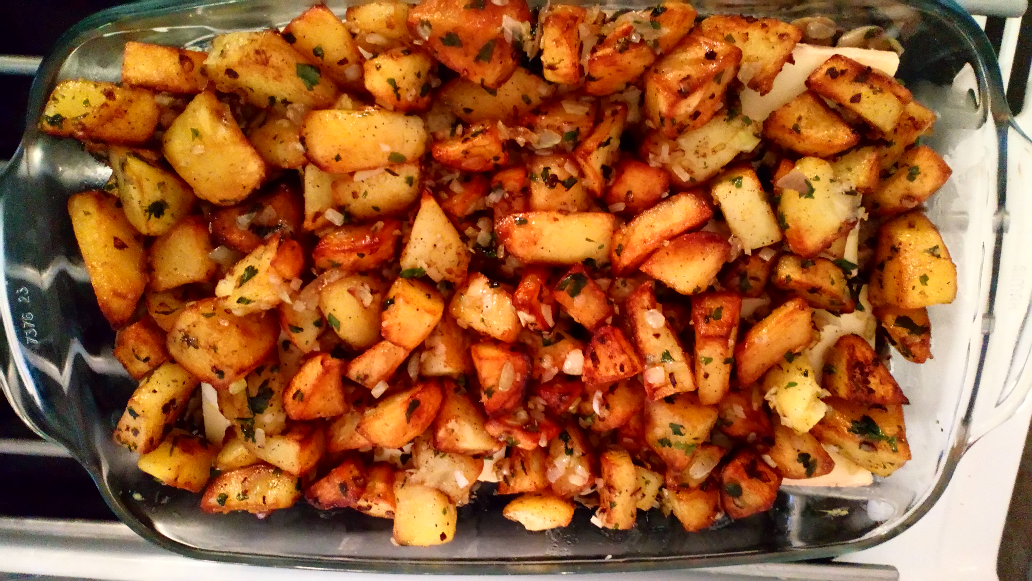 Mettre pardessus les pommes de terre. Put potatoes on.