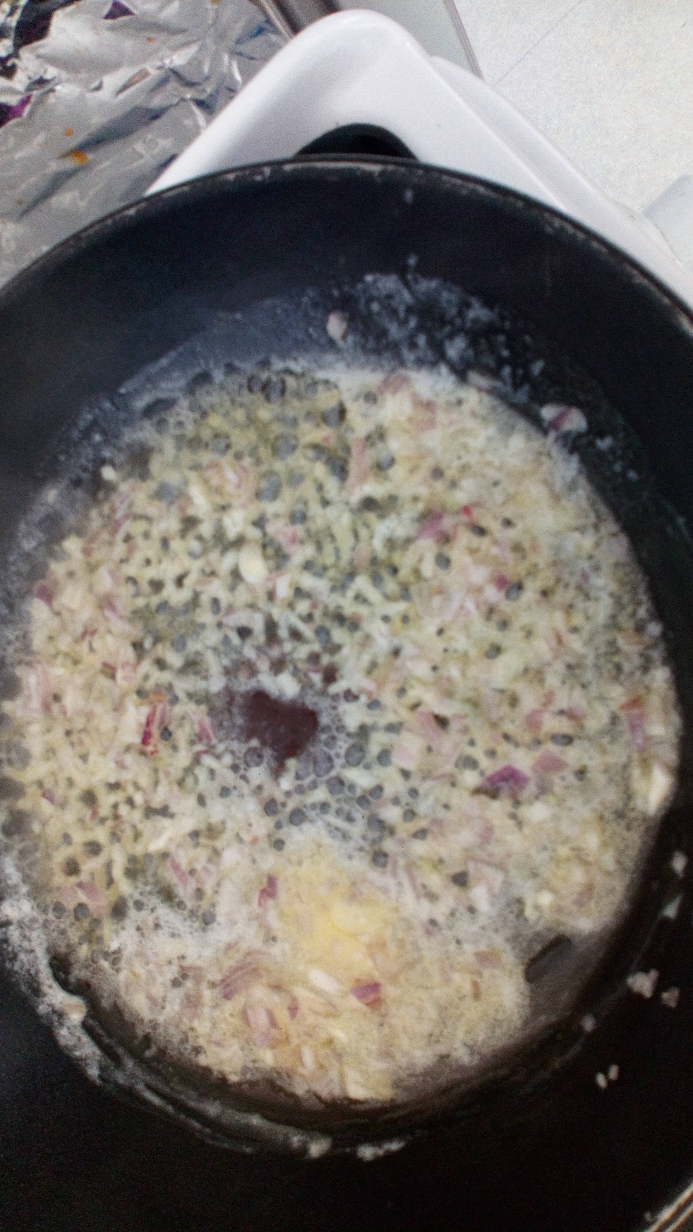 Faire fondre du beurre dans une poêle. Melt butter in fry pan .