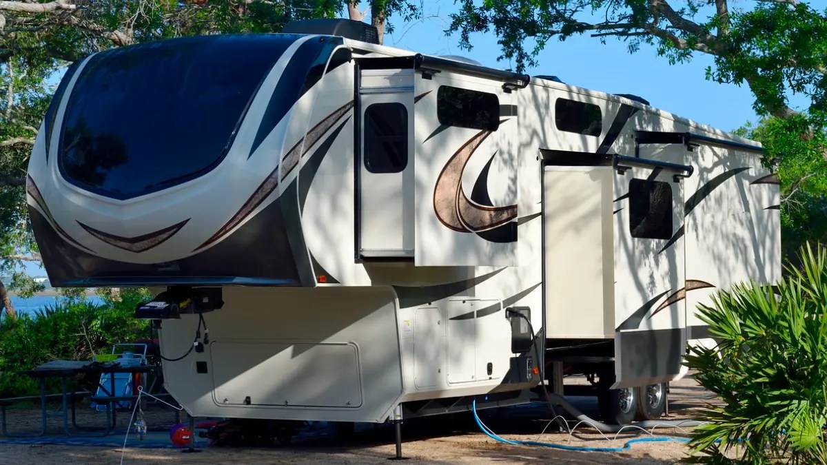 Wisconsin-Wagon-Washers-Fifth-Wheel