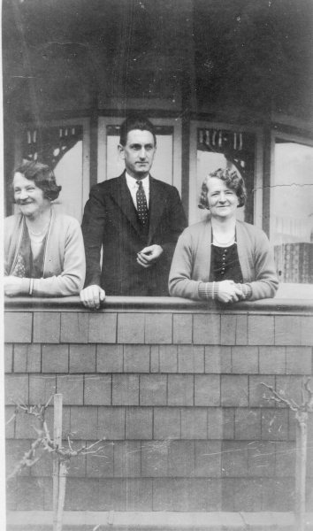 Sisters Elizabeth and May - and May's husband Charles? and maybe at 16 Stanley St Brunswick