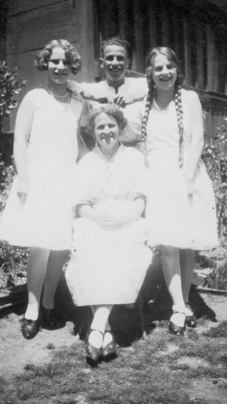 Thelma, Jack, Dulcie with mum Elizabeth.