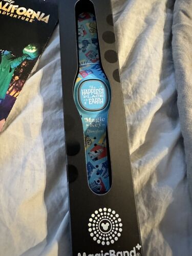 MagicBand + Magic Band Plus  Disney Quote Happiest Place On Earth Blue - Görsel 2