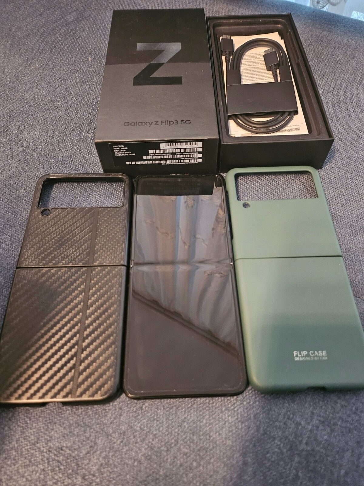 Samsung Galaxy Z Flip 3 5G (SM-F711B) in schwarz, inkl. 2 Cover, OVP, USB-Kabel