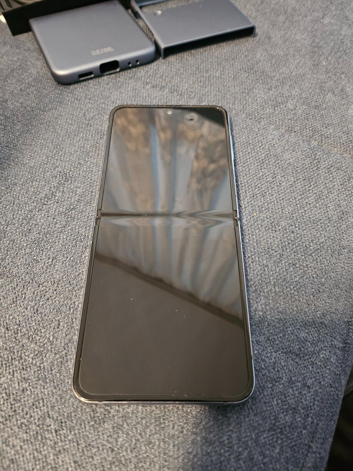Samsung Galaxy Z flip 4 (SM-F721B), gekauft April 2023, inkl OVP, Cover, Kabel - Görsel 2