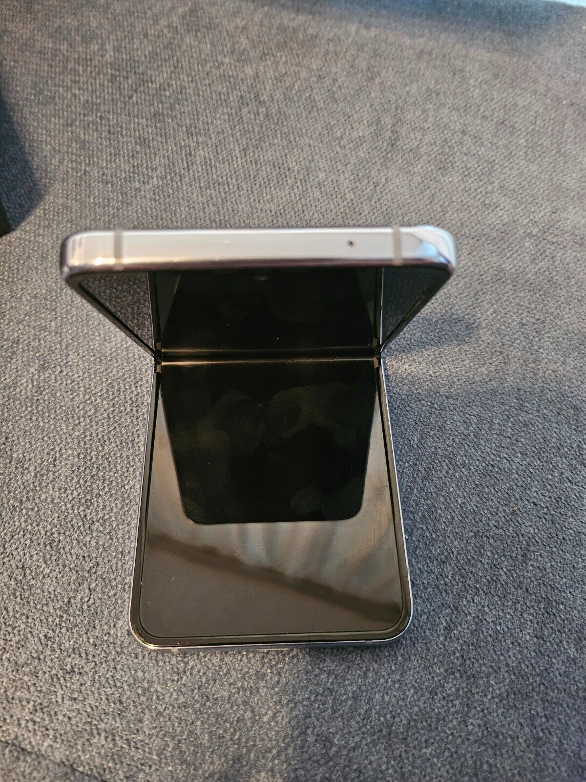 Samsung Galaxy Z flip 4 (SM-F721B), gekauft April 2023, inkl OVP, Cover, Kabel - Görsel 7
