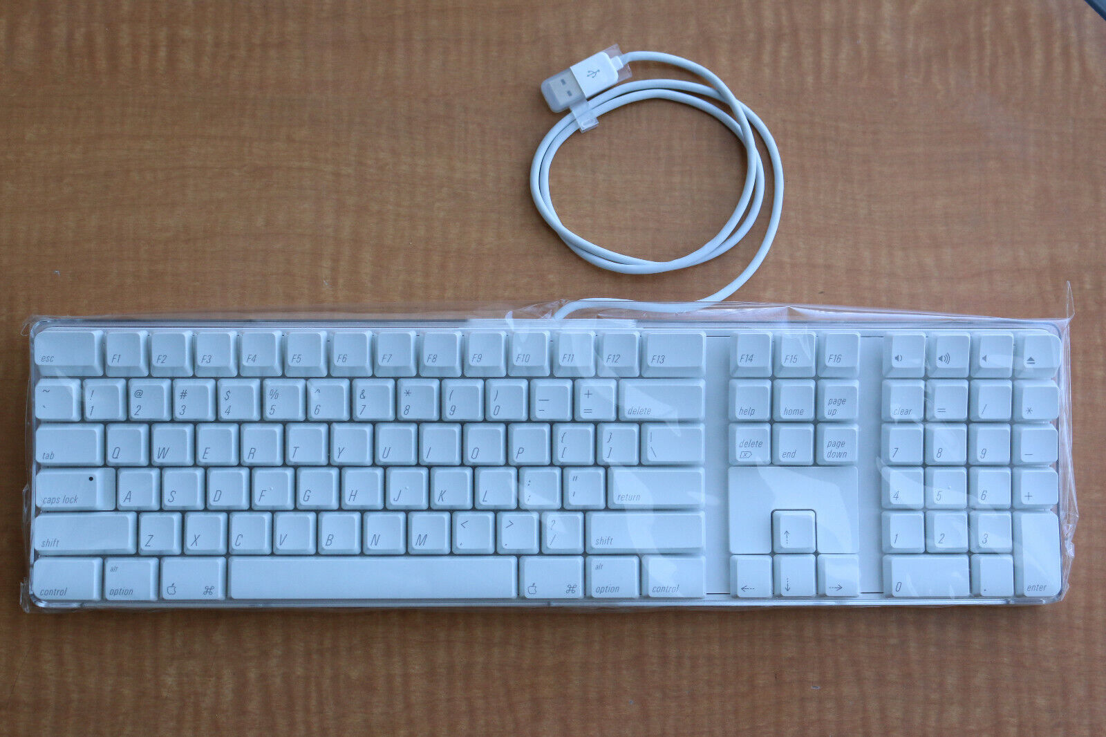 Brand New Genuine Apple A1048 English wired full size USB keyboard 658-0306 (2SB - Görsel 1