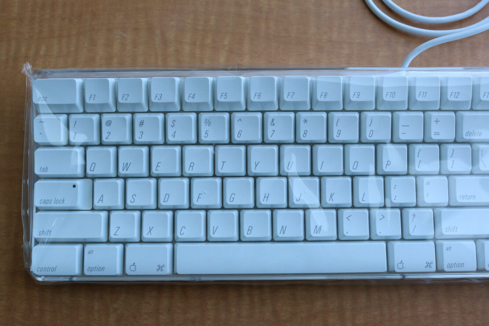Brand New Genuine Apple A1048 English wired full size USB keyboard 658-0306 (2SB - Görsel 2