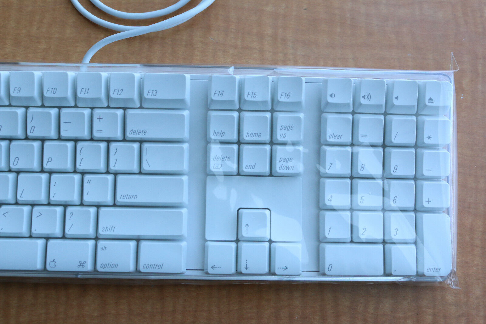 Brand New Genuine Apple A1048 English wired full size USB keyboard 658-0306 (2SB - Görsel 3