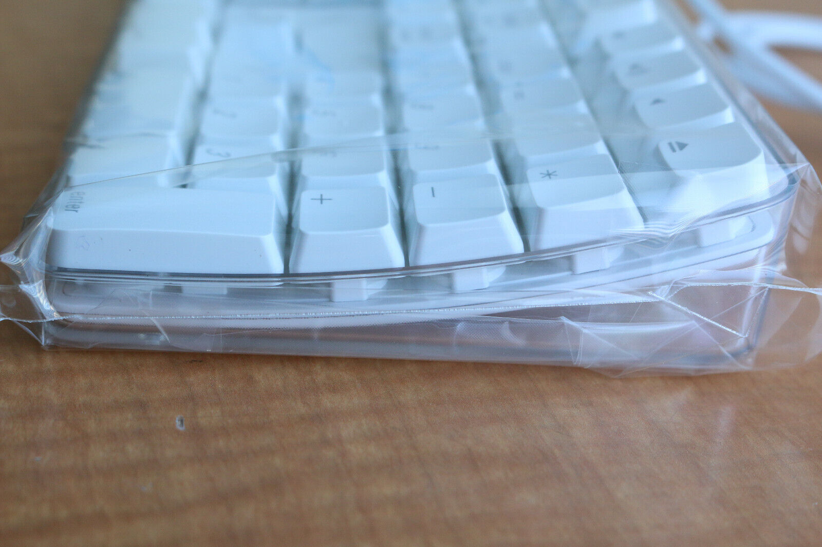 Brand New Genuine Apple A1048 English wired full size USB keyboard 658-0306 (2SB - Görsel 9