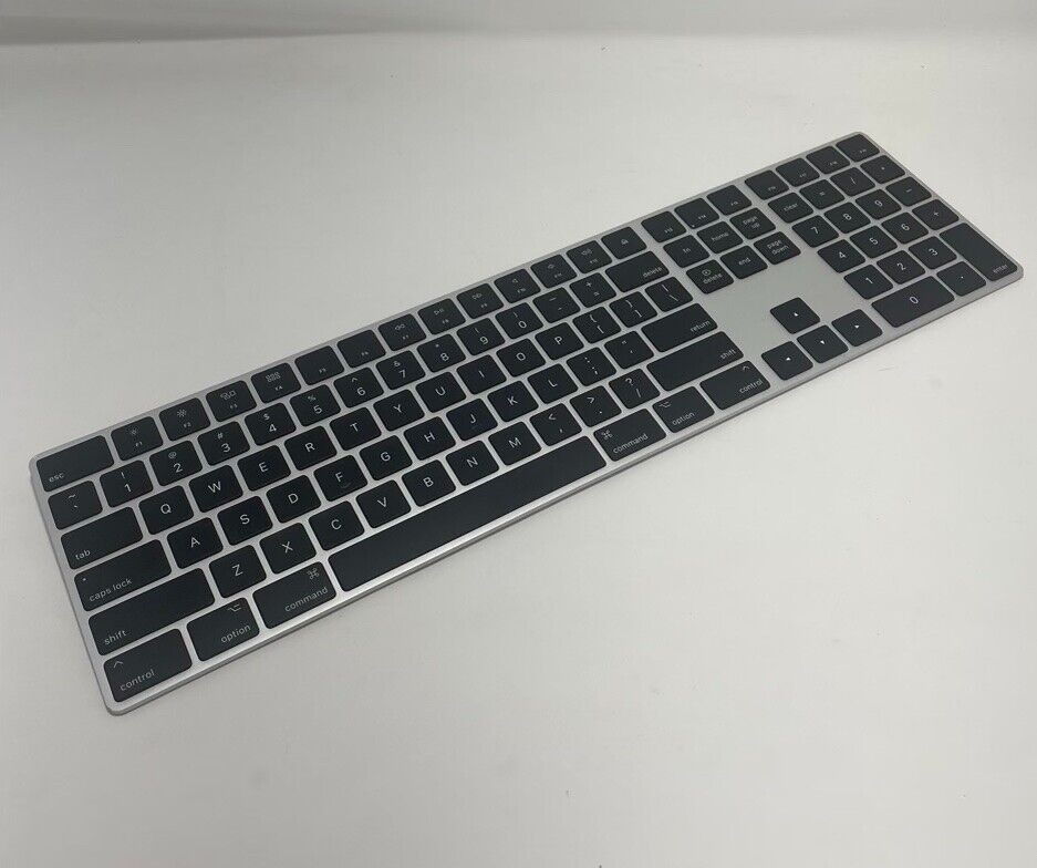 Apple Magic Wireless Rechargeable Keyboard with Numeric Pad - Silver Black A1843 - Görsel 1