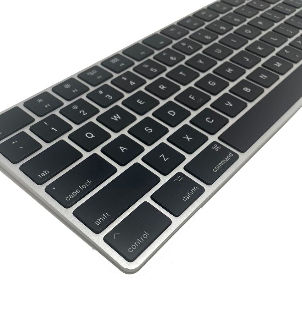 Apple Magic Wireless Rechargeable Keyboard with Numeric Pad - Silver Black A1843 - Görsel 2