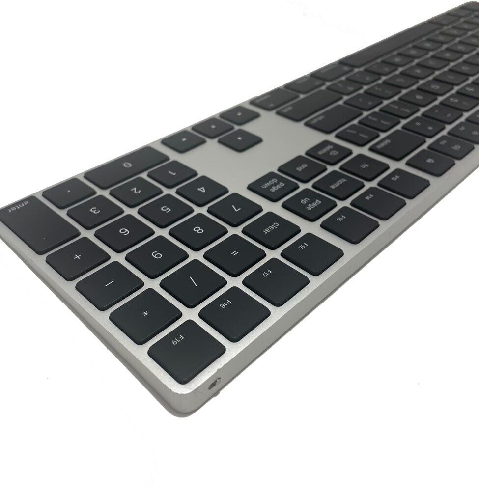 Apple Magic Wireless Rechargeable Keyboard with Numeric Pad - Silver Black A1843 - Görsel 4