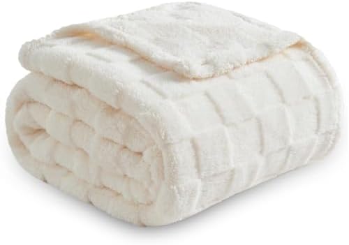 NEWCOSPLAY Super Soft Throw Blanket Ivory Premium Silky Flannel Fleece 3D Checkered Lightweight Bed Blanket All Season Use (Ivory Checkered, Throw(50"x70")) - Görsel 1