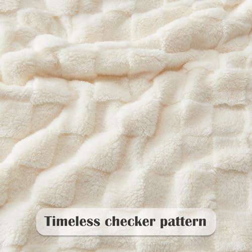 NEWCOSPLAY Super Soft Throw Blanket Ivory Premium Silky Flannel Fleece 3D Checkered Lightweight Bed Blanket All Season Use (Ivory Checkered, Throw(50"x70")) - Görsel 5