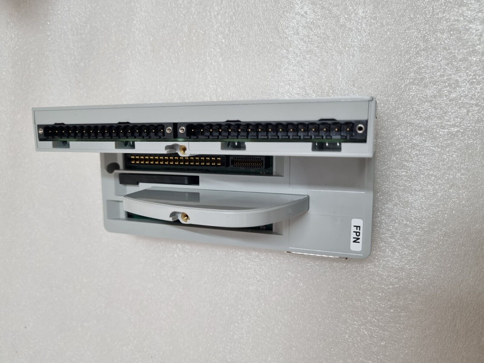 ABB 2VAA008961R1 HBR01-FPN Horiz. Base, Redondant Modules, Champ Power Neutres - Görsel 4