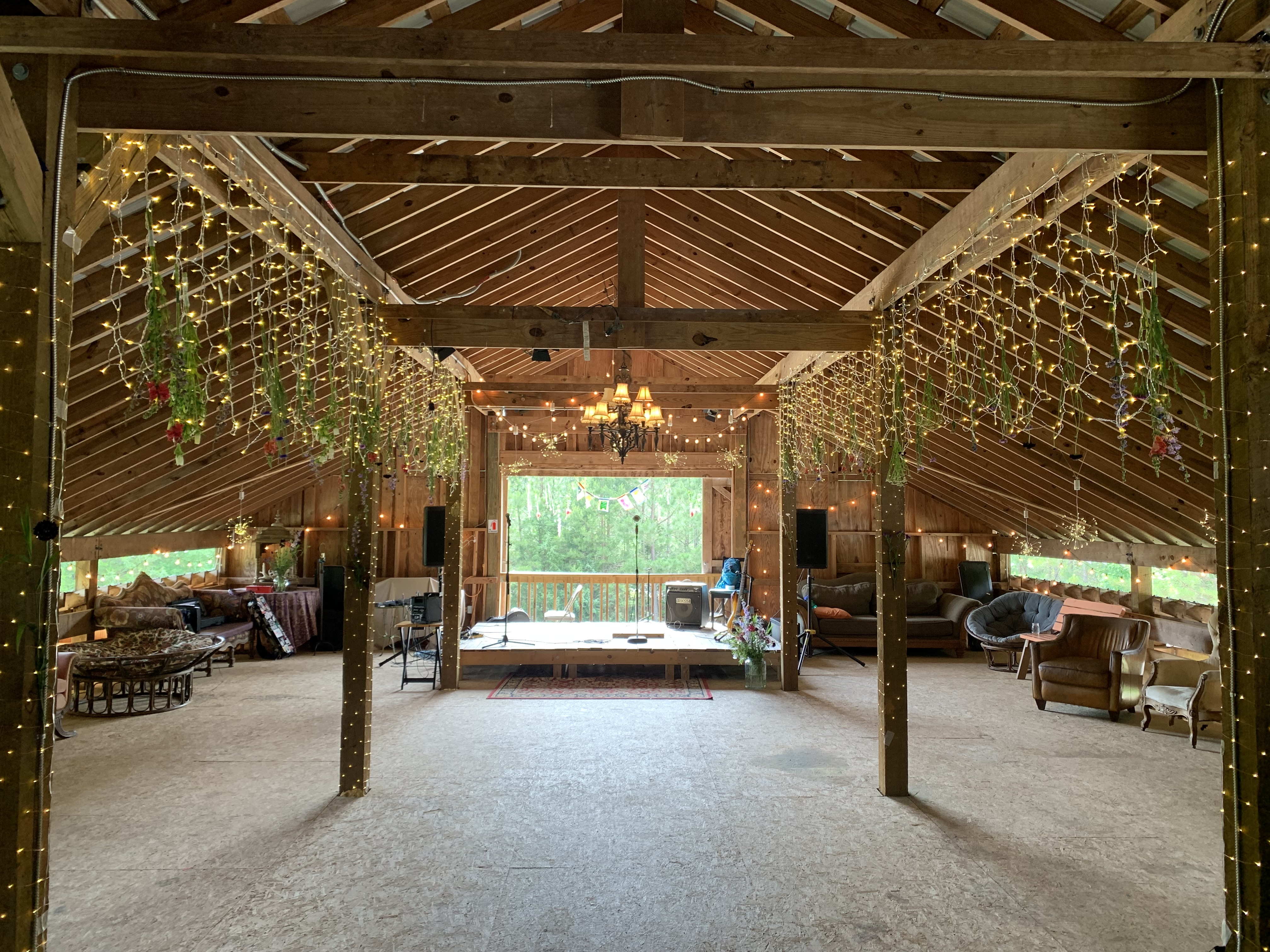 Rustic Loft_Hanging lights