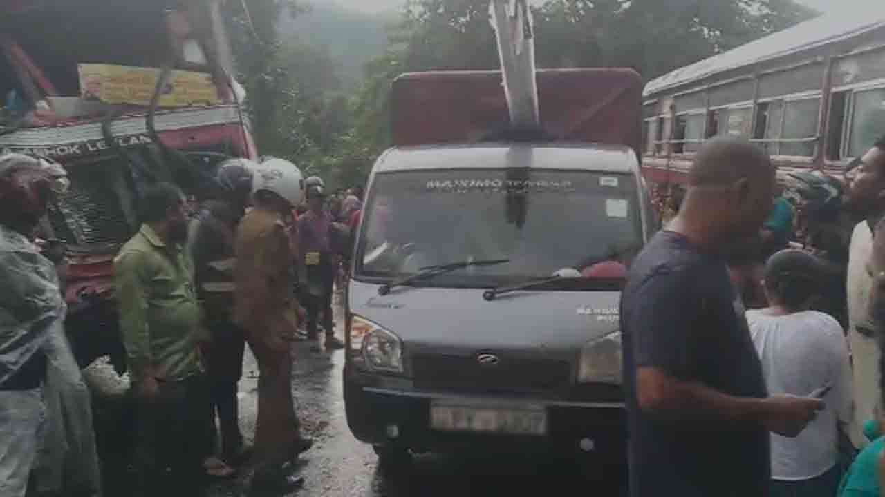 கொழும்பு – கண்டி பிரதான வீதியில் விபத்து