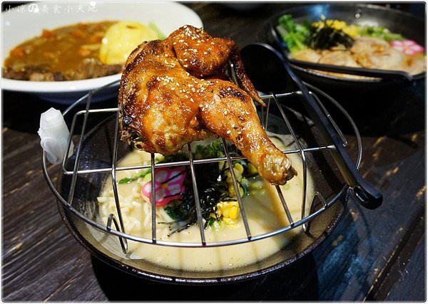 『台中。西區』高功手做麵食║SOGO商圈。巷弄內平價拉麵。史上地表無敵烤雞拉麵登場(烤物/炸物/咖哩飯)