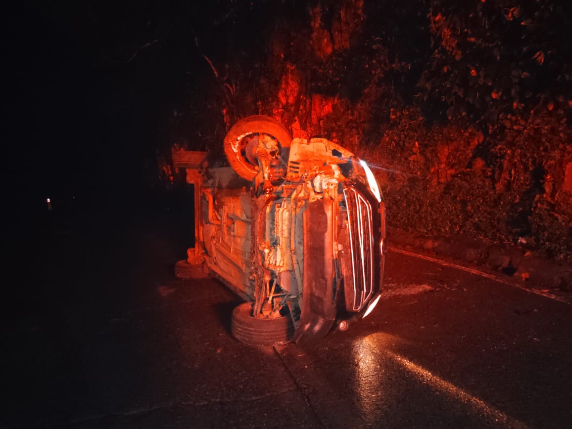 Carro tomba na Serra do Rio do Rastro e deixa três mulheres feridas na SC-390