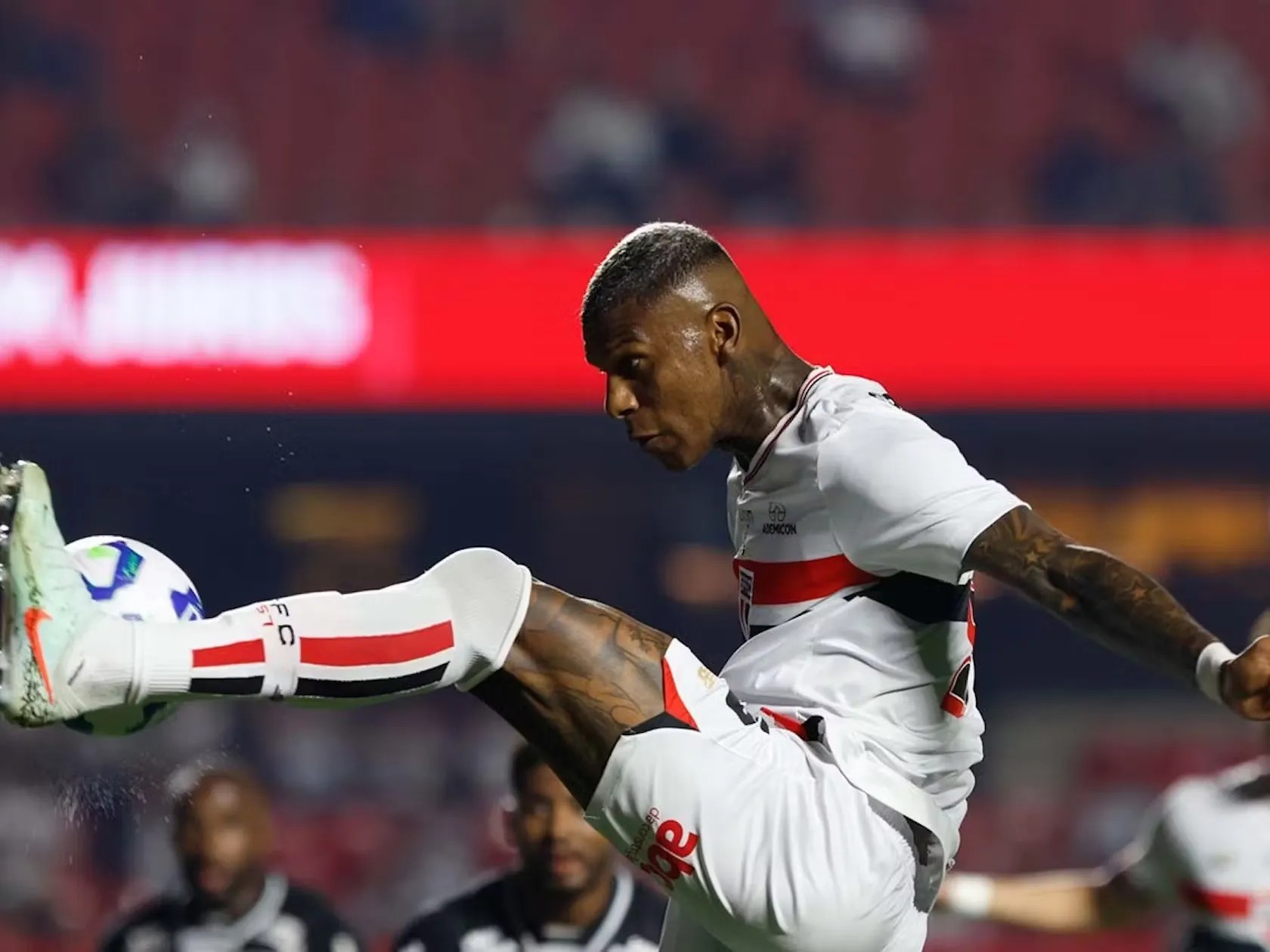 Arboleda já encheu o saco e não pode mais vestir a camisa do São Paulo | Blog do São Paulo