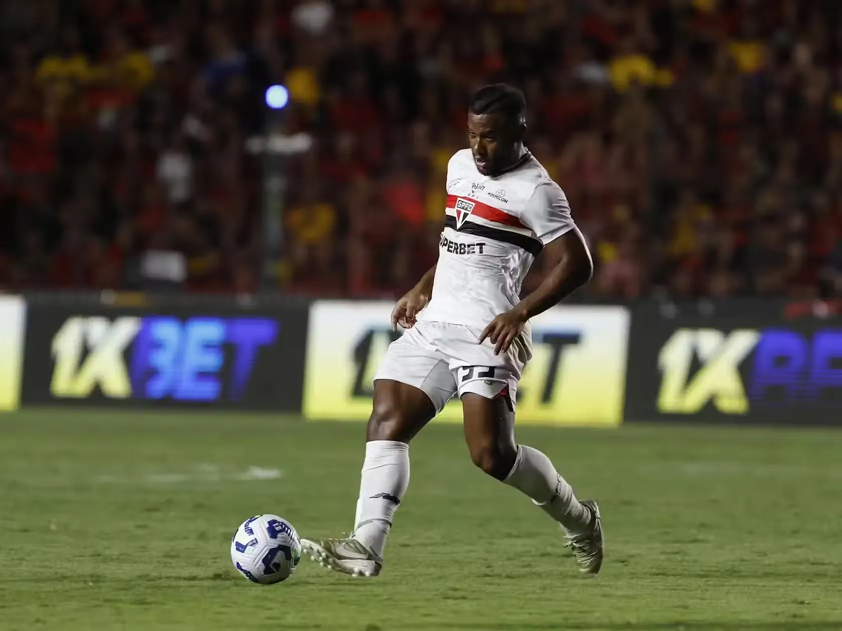 Útil ou descartável? Volante ganha minutos e contrato se aproxima do fim no São Paulo | Blog do São Paulo