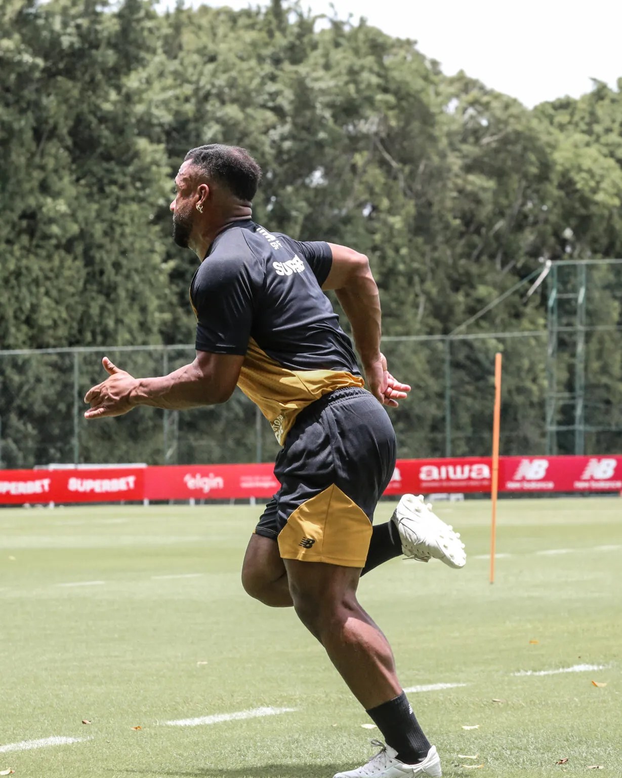 Volante perde espaço com Dorival e pode sair do São Paulo em 2026 | Blog do São Paulo