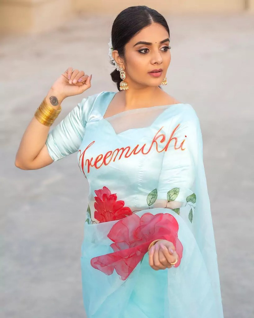 Sreemukhi's custom name printed saree for ETV Ugadi 2022 event!