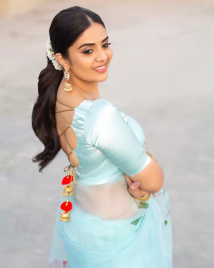 Sreemukhi's custom name printed saree for ETV Ugadi 2022 event!