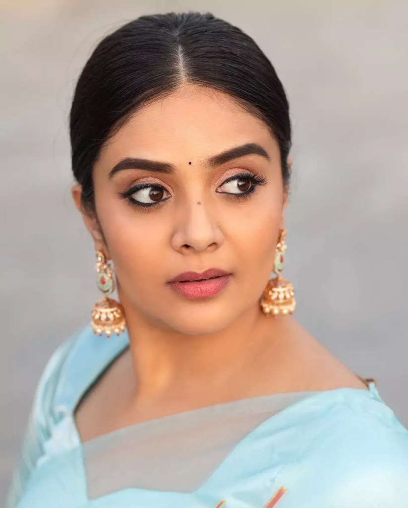 Sreemukhi's custom name printed saree for ETV Ugadi 2022 event!