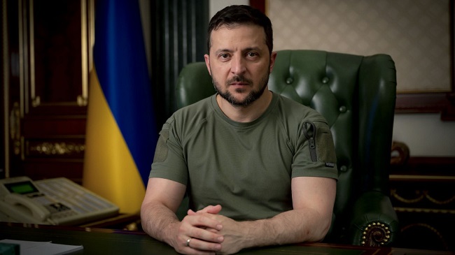 الرئيس الأوكراني: لن نُسلم أرضنا للمحتل