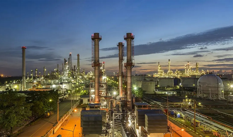 السيطرة التامة على حريق محدود اندلع في إحدى مناطق التخزين داخل مصفاة الزور