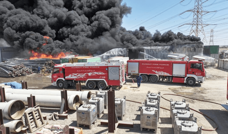 &laquo;الإطفاء&raquo; تسيطر على حريق مخزن في منطقة الشعيبة الصناعية