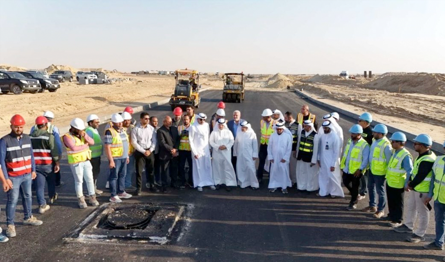 بدء‭ ‬فرش‭ ‬أسفلت‭ ‬الطرق‭ ‬الرئيسية‭ ‬ضمن‭ ‬عقود‭ ‬البنية‭ ‬التحتية‭ ‬في‭ ‬‮&laquo;‬جنوب‭ ‬مدينة‭ ‬صباح‭ ‬الأحمد‮&raquo;‬