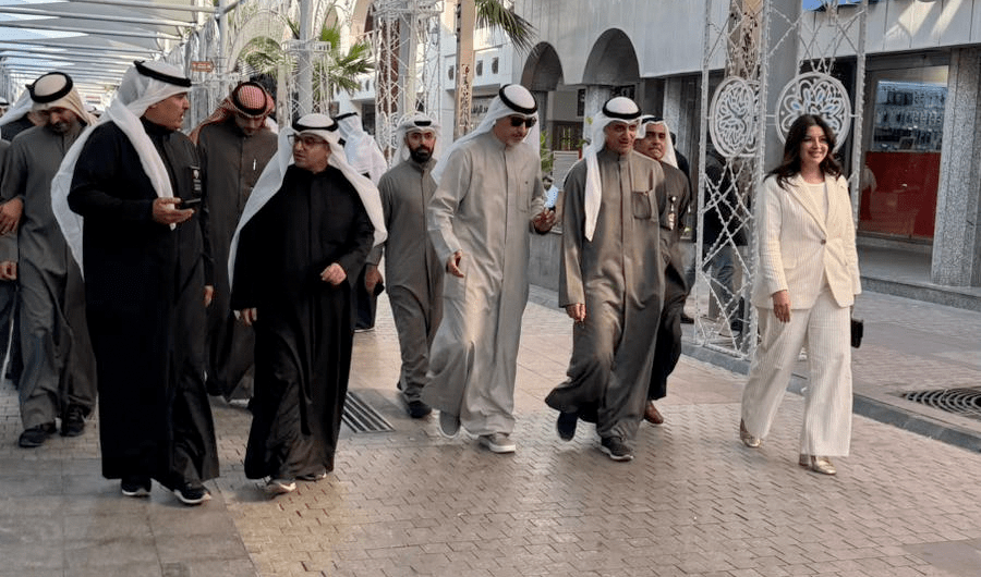 وزيرا التجارة والبلدية يقومان بجولة تفتيشية في سوق المباركية تزامناً مع بطولة &laquo;خليجي زين 26&raquo;