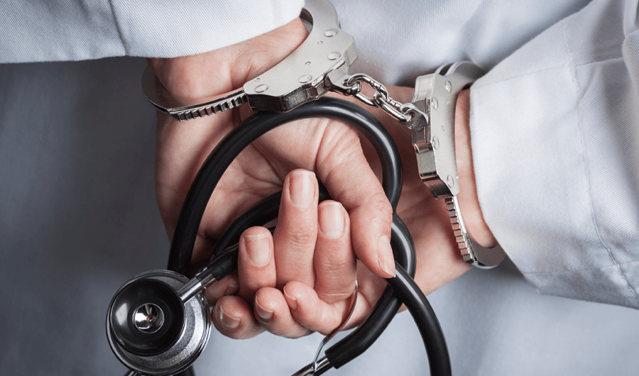 3 سنوات سجناً ليمني انتحل صفة طبيبة ودبلوماسية بريطانية