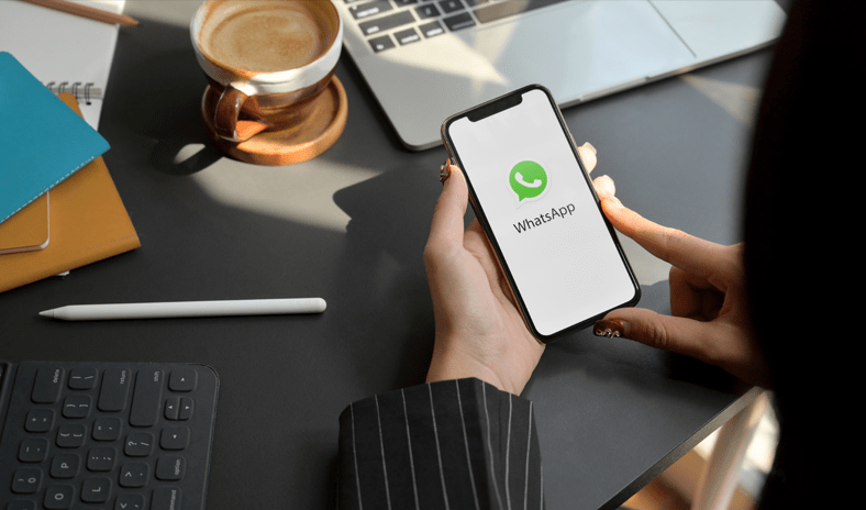 &laquo;واتس آب&raquo; يختبر ميزة جديدة تعمل بالذكاء الاصطناعي
