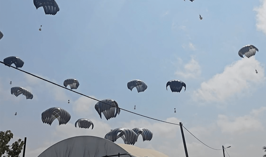 الإمارات تنفذ الإنزال الجوي الـ67 للمساعدات الإنسانية على قطاع غزة ضمن عملية طيور الخير