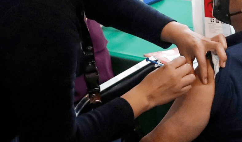 إدارة الغذاء والدواء الأميركية تلغي الترخيص الشامل للقاحات &laquo;كورونا&raquo;