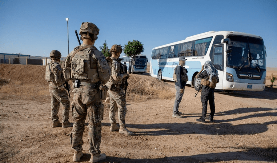 العراق يستعيد أكثر من 25 ألفا من مواطنيه المقيمين بالمخيمات السورية