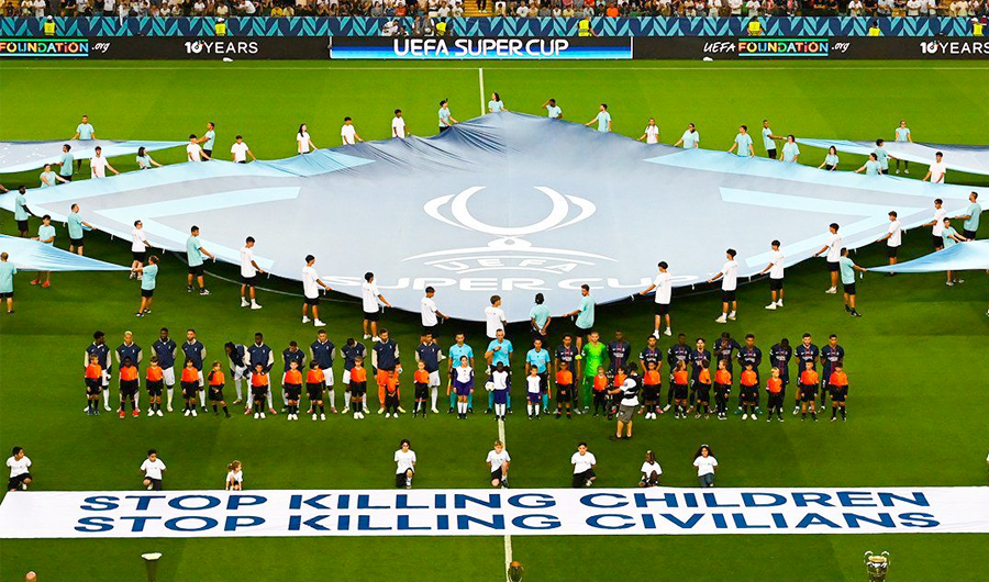 رسالة إنسانية تسبق صافرة السوبر الأوروبي.. &laquo;توقفوا عن قتل الاطفال.. توقفوا عن قتل المدنيين&raquo;